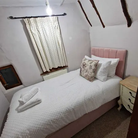 Two Bedroom Grade Ll Cottage At Az Luxury Stays Honey Horsefield With Wifi And Free Parking Hundon Exterior foto