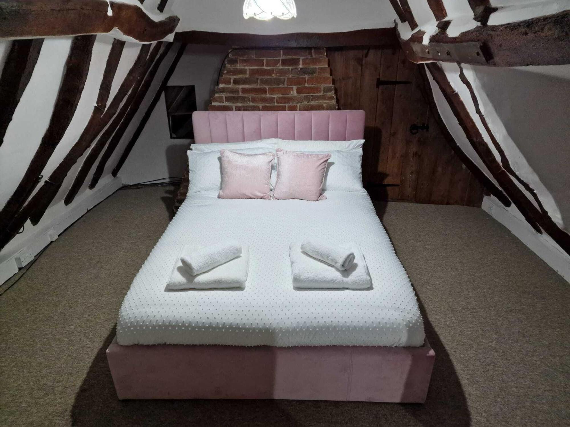 Two Bedroom Grade Ll At Az Luxury Honey Horsefield With Wifi And Free Parking Hundon